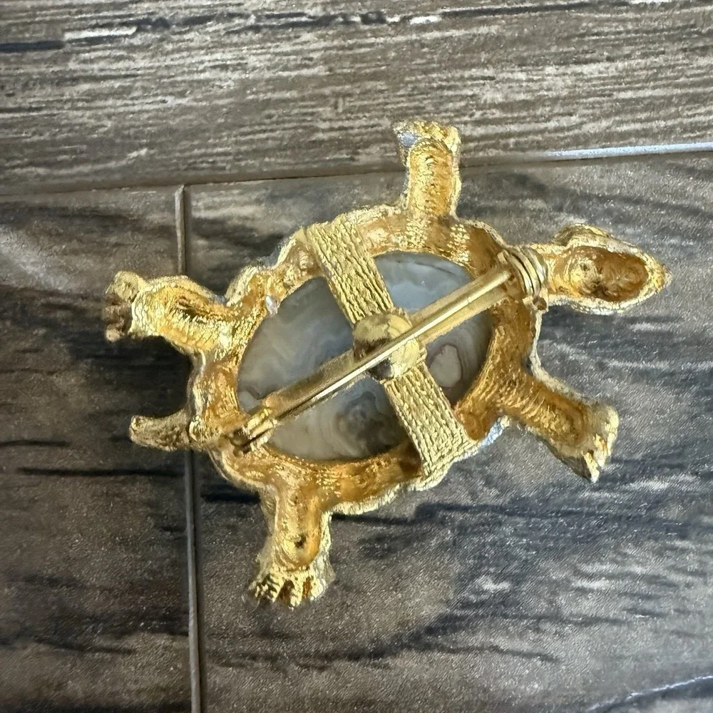 Vintage Gold Tone Turtle Brooch‎ Pin With Banded Agate Stone Shell